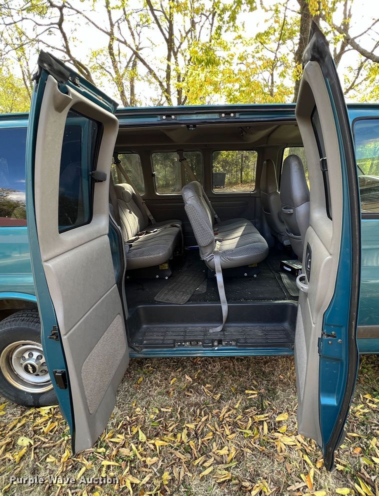 image for item KF9799 1998 Chevrolet Express G3500  van