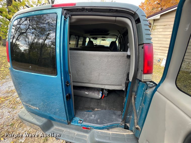 image for item KF9799 1998 Chevrolet Express G3500  van