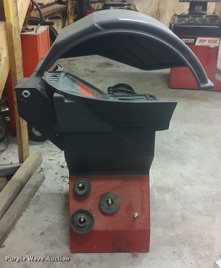 image for item KI9956 Snap On EEWB331A  tire balancer