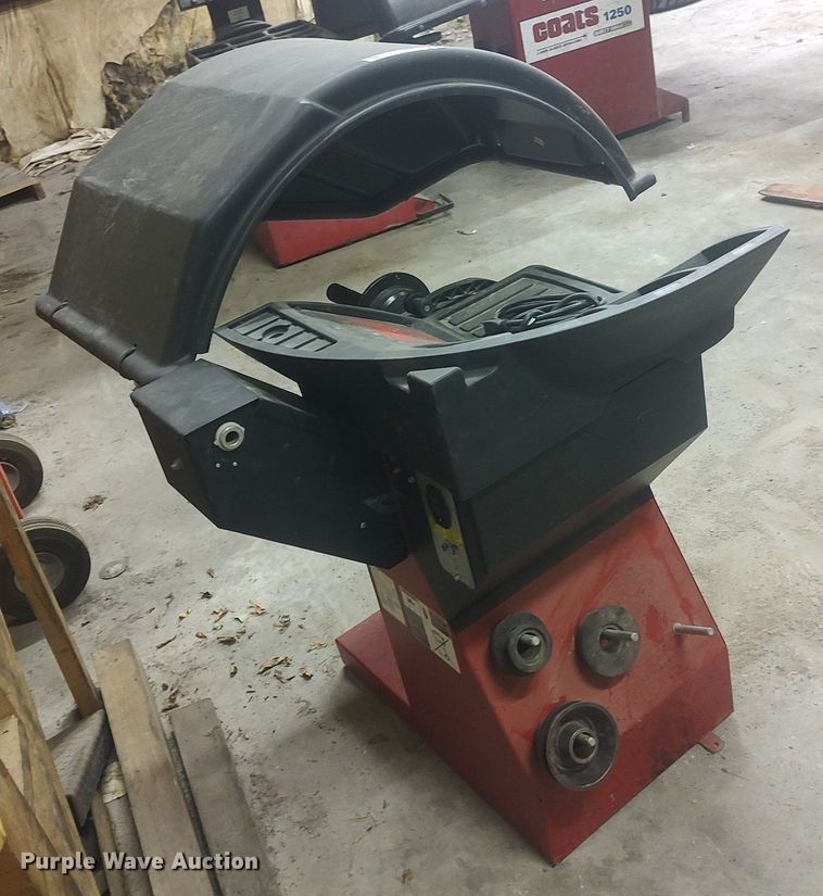 image for item KI9956 Snap On EEWB331A  tire balancer