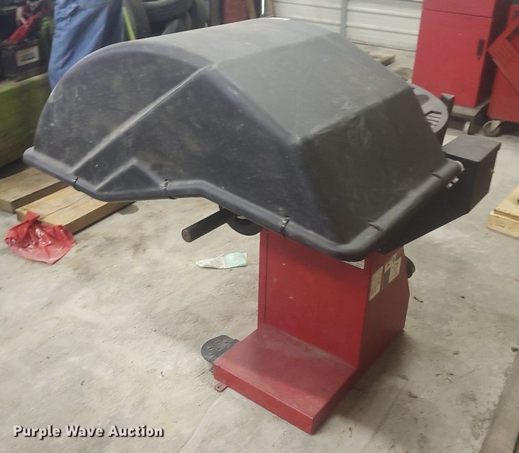 image for item KI9956 Snap On EEWB331A  tire balancer