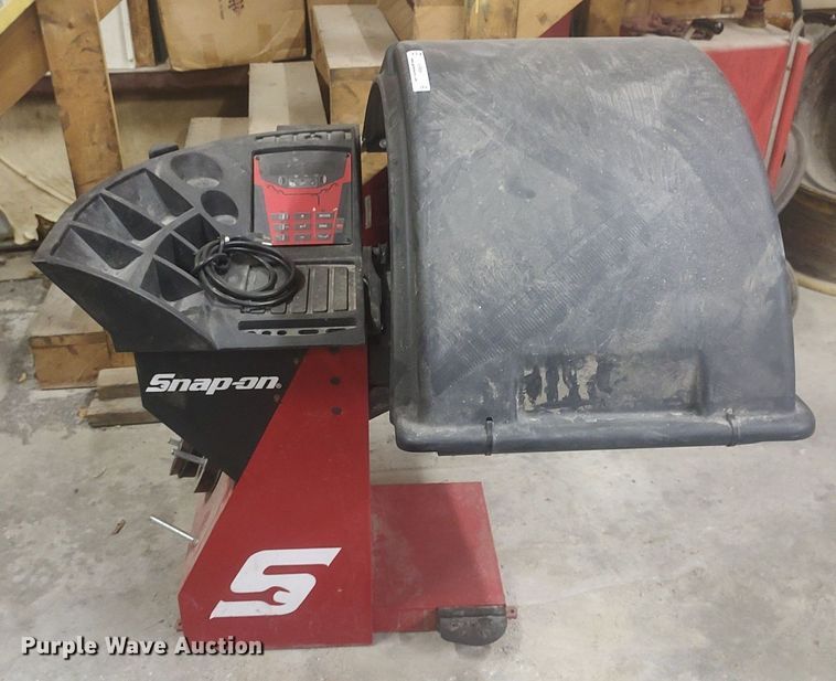 image for item KI9956 Snap On EEWB331A  tire balancer