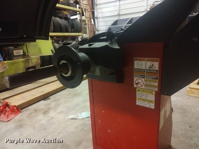 image for item KI9956 Snap On EEWB331A  tire balancer