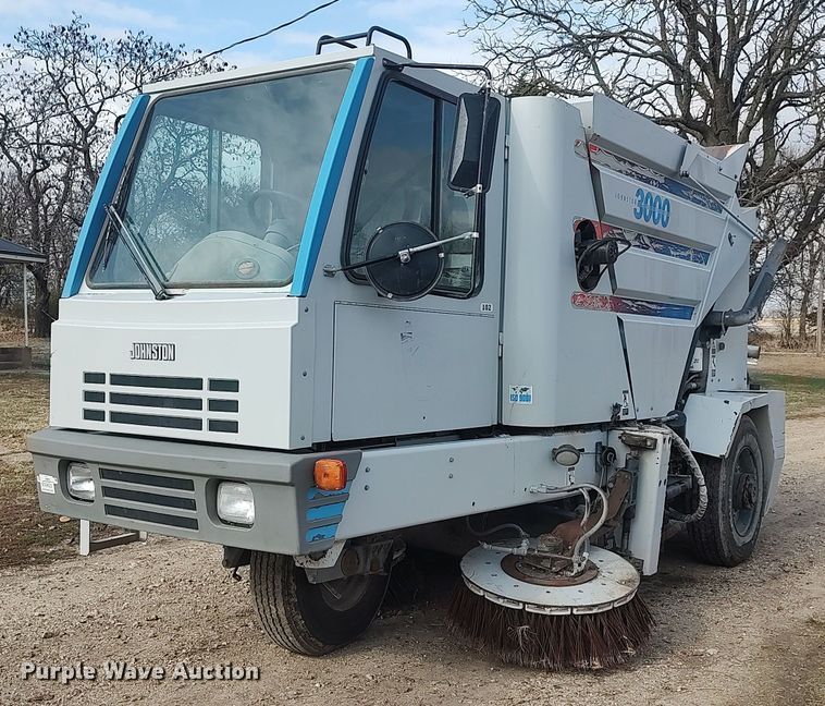 image for item KI9973 1997 Johnston 3000  street sweeper