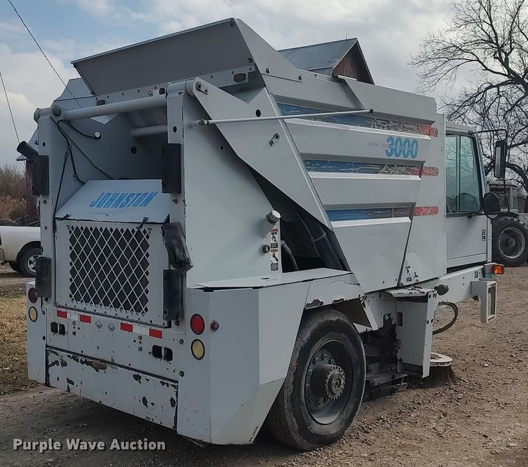 image for item KI9973 1997 Johnston 3000  street sweeper