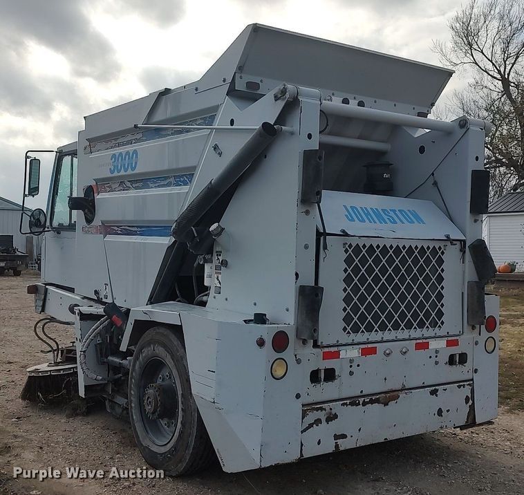 image for item KI9973 1997 Johnston 3000  street sweeper