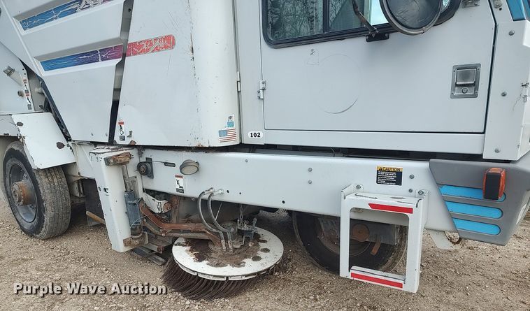 image for item KI9973 1997 Johnston 3000  street sweeper