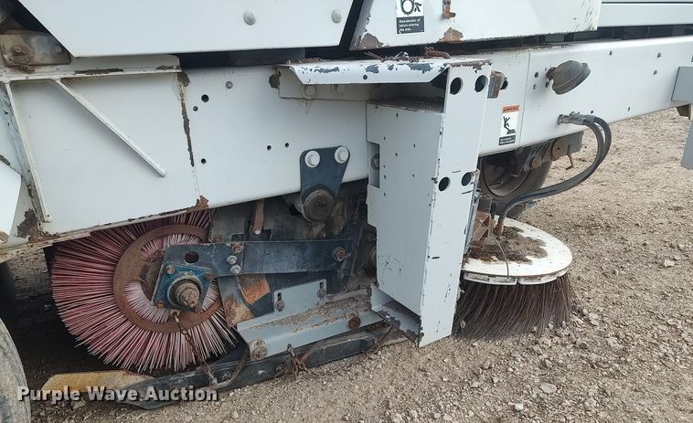 image for item KI9973 1997 Johnston 3000  street sweeper