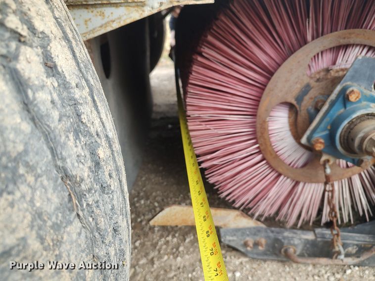 image for item KI9973 1997 Johnston 3000  street sweeper