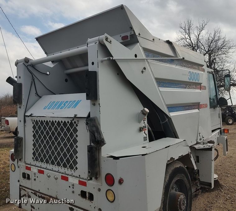 image for item KI9973 1997 Johnston 3000  street sweeper