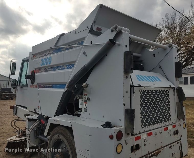 image for item KI9973 1997 Johnston 3000  street sweeper