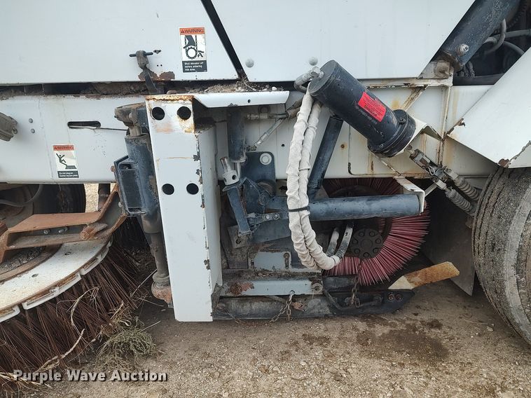 image for item KI9973 1997 Johnston 3000  street sweeper