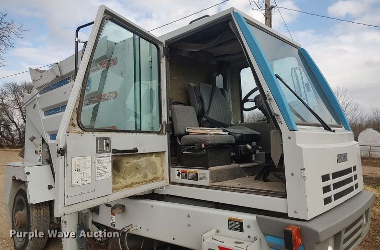 image for item KI9973 1997 Johnston 3000  street sweeper