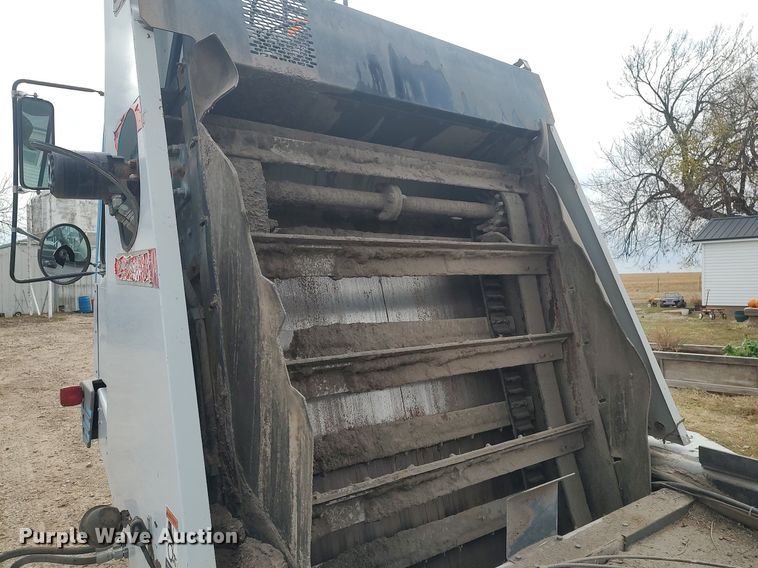 image for item KI9973 1997 Johnston 3000  street sweeper