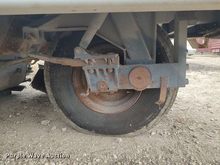 image for item KI9973 1997 Johnston 3000  street sweeper