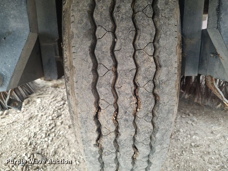 image for item KI9973 1997 Johnston 3000  street sweeper