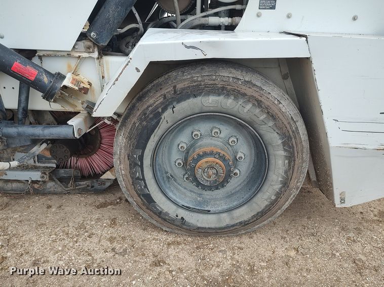 image for item KI9973 1997 Johnston 3000  street sweeper