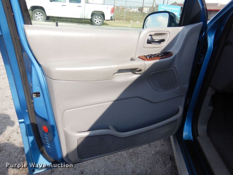 image for item KJ9005 2003 Ford Windstar  van