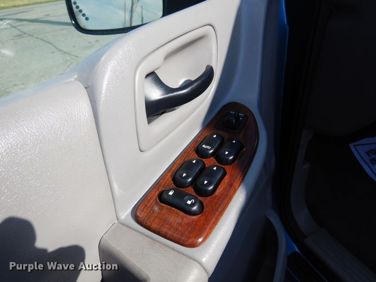 image for item KJ9005 2003 Ford Windstar  van