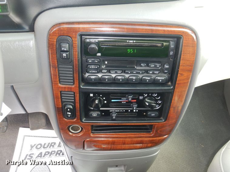 image for item KJ9005 2003 Ford Windstar  van