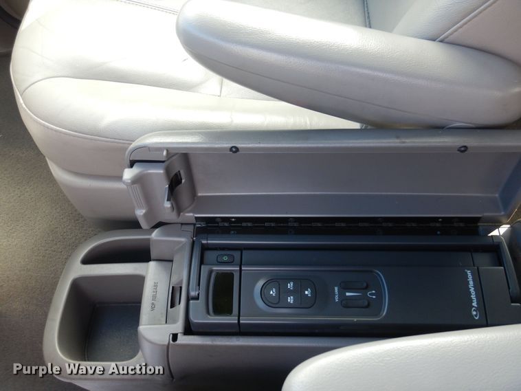 image for item KJ9005 2003 Ford Windstar  van