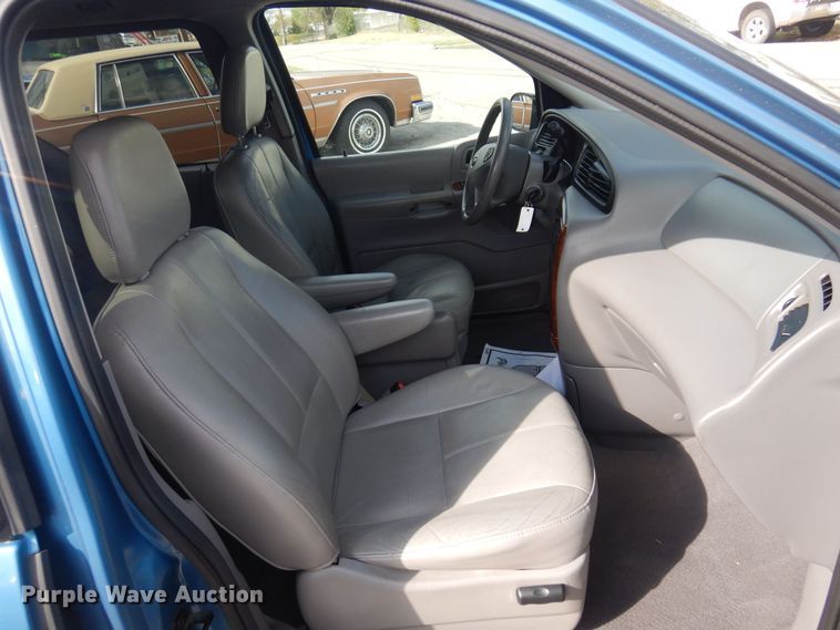 image for item KJ9005 2003 Ford Windstar  van