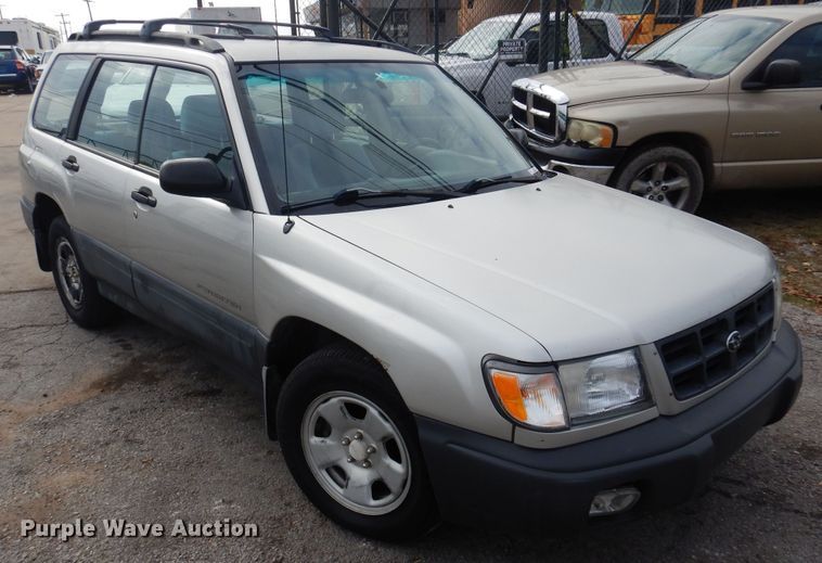 image for item KJ9010 2000 Subaru Forester  SUV