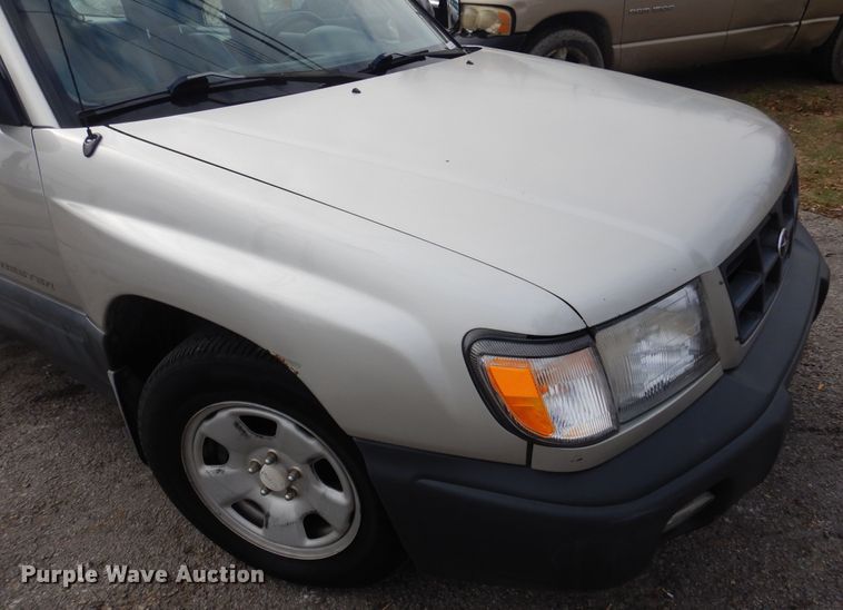 image for item KJ9010 2000 Subaru Forester  SUV