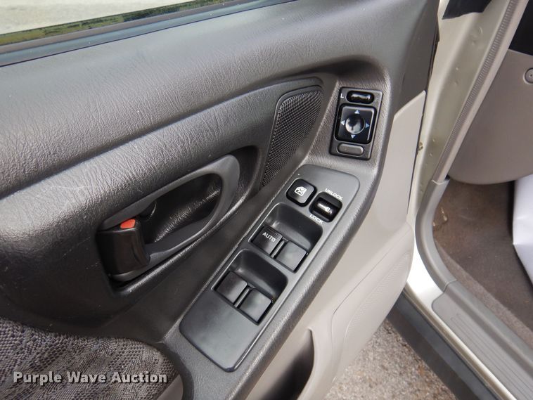 image for item KJ9010 2000 Subaru Forester  SUV
