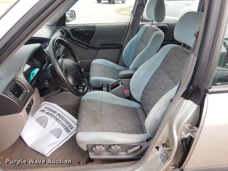 image for item KJ9010 2000 Subaru Forester  SUV