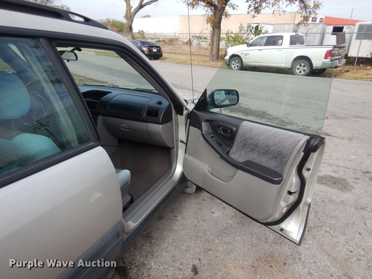 image for item KJ9010 2000 Subaru Forester  SUV