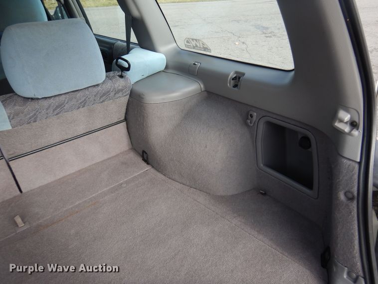 image for item KJ9010 2000 Subaru Forester  SUV