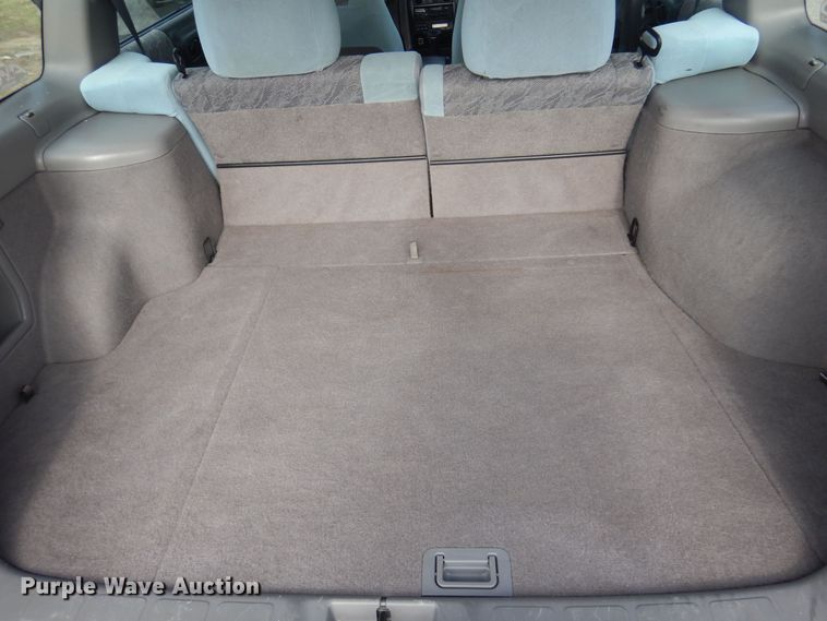 image for item KJ9010 2000 Subaru Forester  SUV