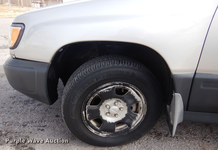 image for item KJ9010 2000 Subaru Forester  SUV