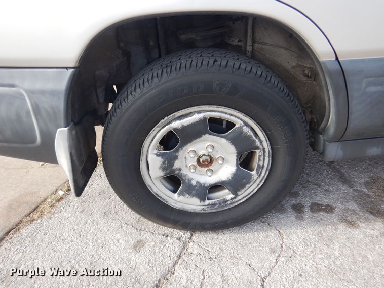 image for item KJ9010 2000 Subaru Forester  SUV