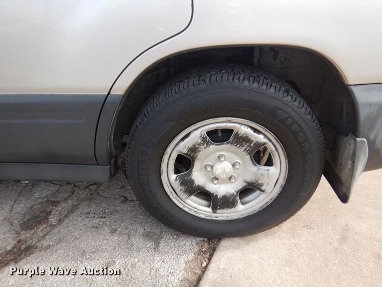 image for item KJ9010 2000 Subaru Forester  SUV
