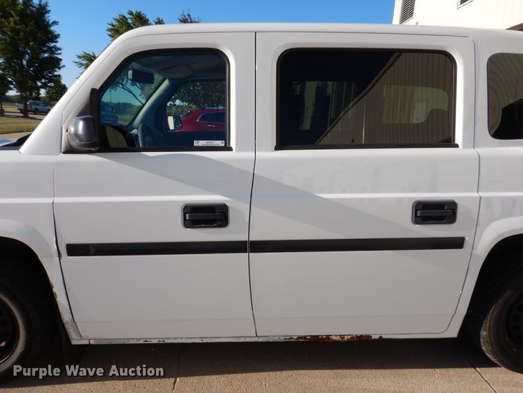 image for item KP9471 2014 VPG MV-1  handicap accessible van