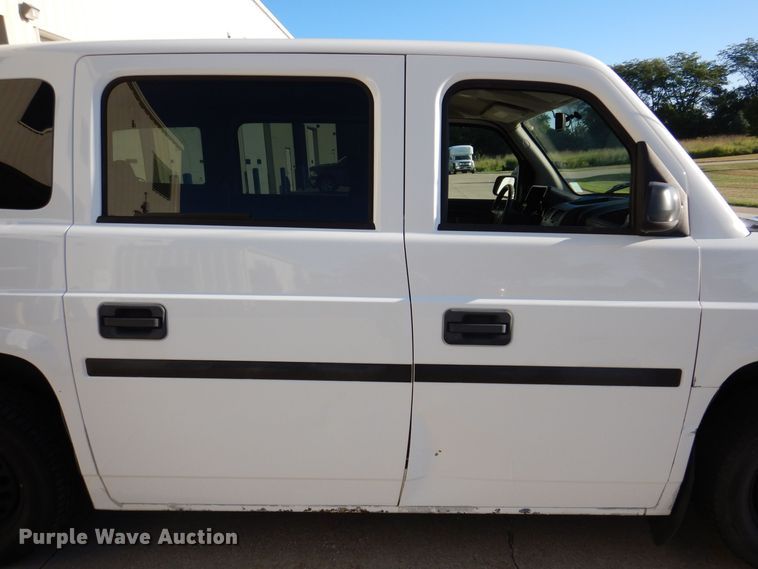 image for item KP9471 2014 VPG MV-1  handicap accessible van