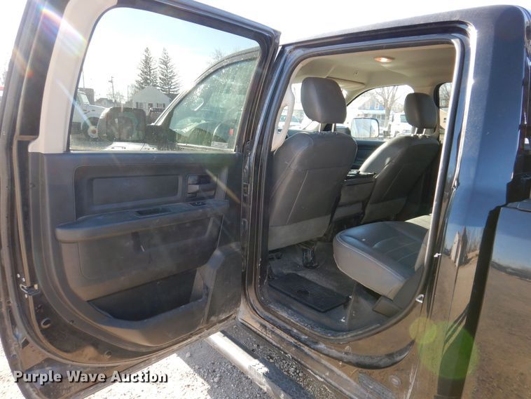 image for item KW9639 2017 Dodge Ram 2500HD  Crew Cab pickup truck