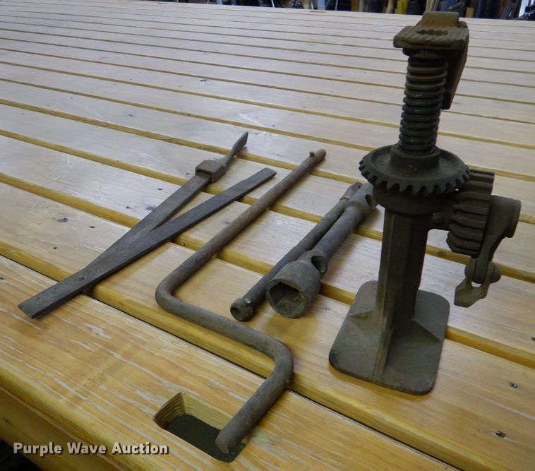 image for item KW9694 1947 Dodge WFMA38  flatbed truck