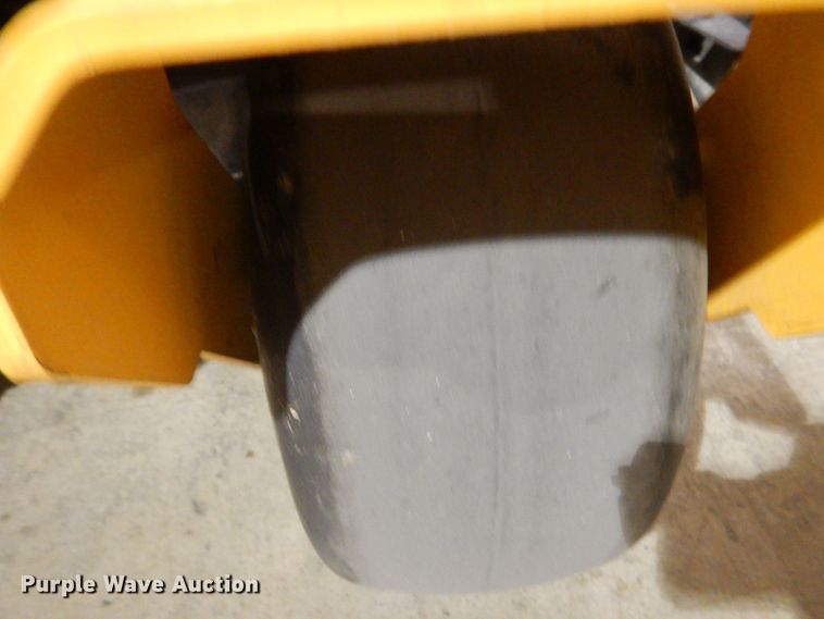 image for item KW9702 2019 Cub Cadet ZT2  ZTR lawn mower