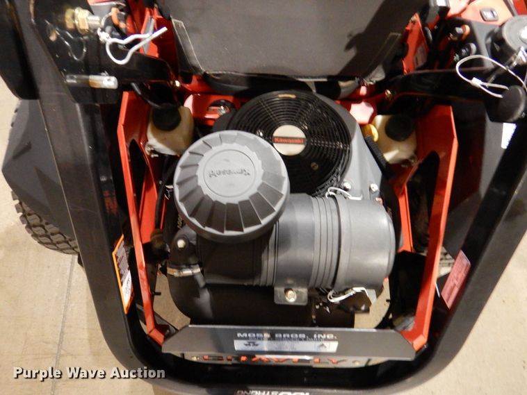 image for item KW9706 2016 Gravely Proturn 472  ZTR lawn mower