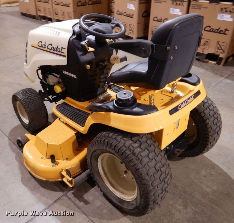image for item KW9725 2007 Cub Cadet GT1554  lawn mower