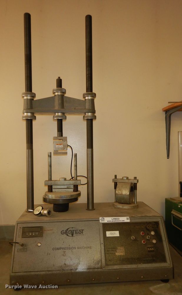 image for item LH9022 Geotest S5840  compression machine