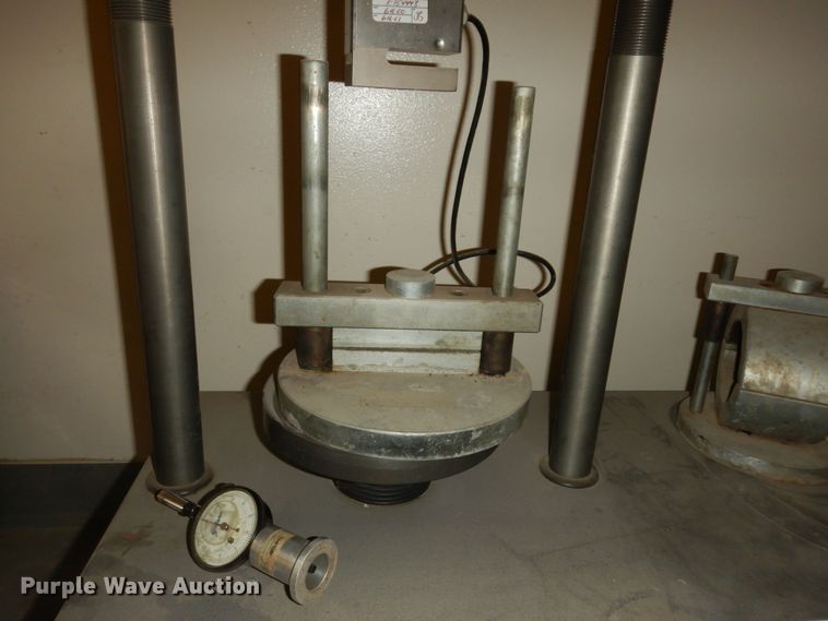 image for item LH9022 Geotest S5840  compression machine