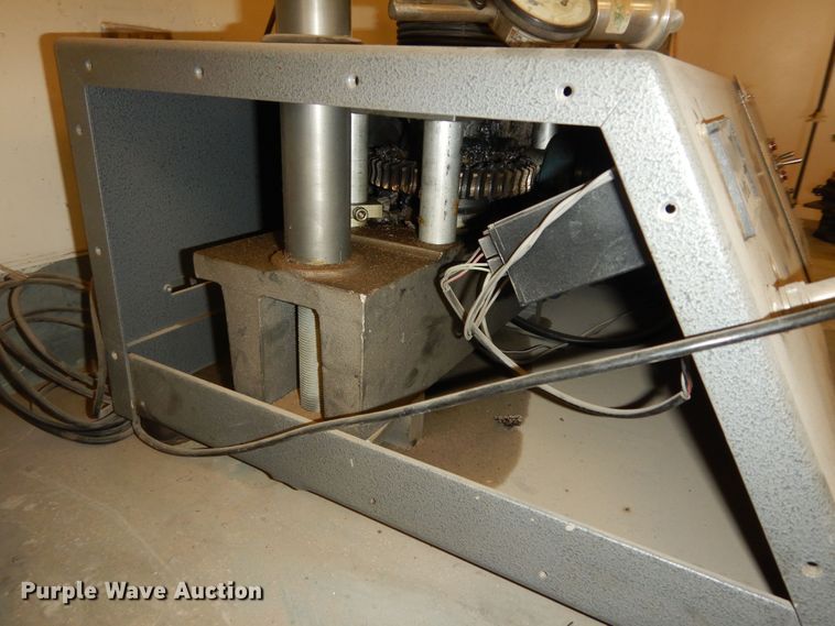 image for item LH9022 Geotest S5840  compression machine