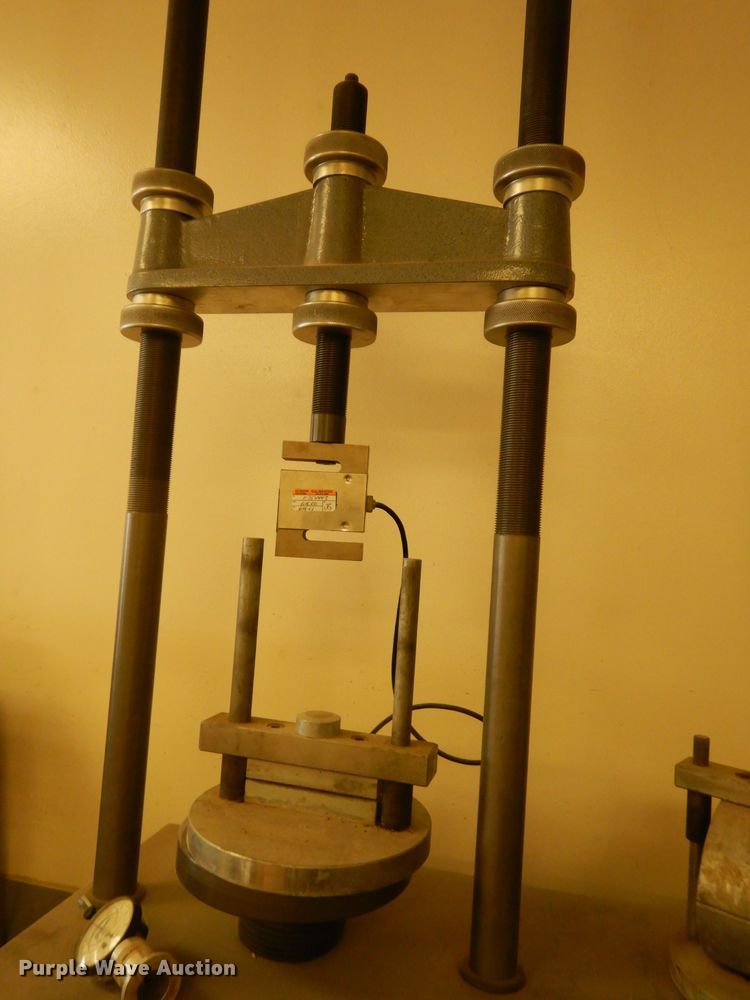 image for item LH9022 Geotest S5840  compression machine