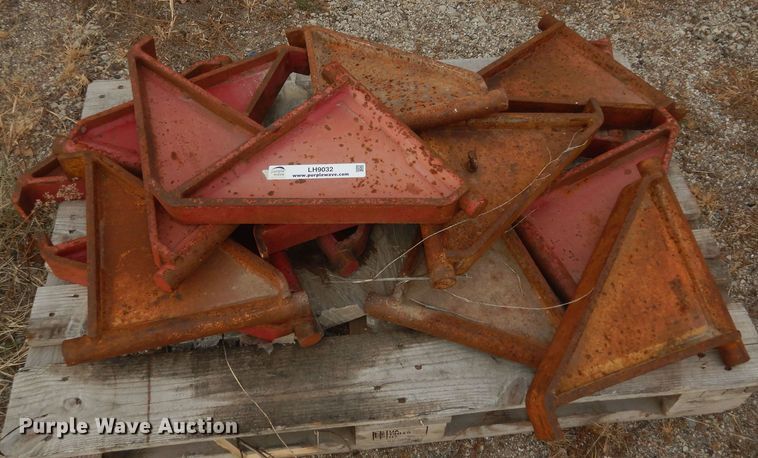 image for item LH9032 Approximately 15 swing-out trailer outriggers