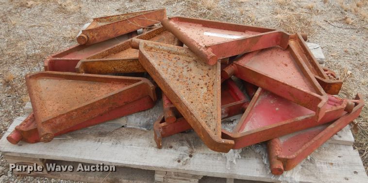 image for item LH9032 Approximately 15 swing-out trailer outriggers