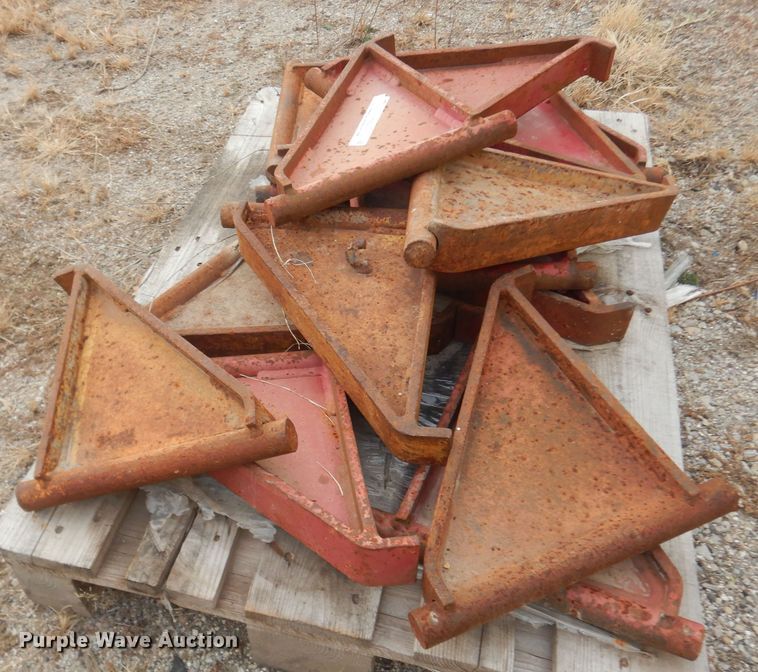 image for item LH9032 Approximately 15 swing-out trailer outriggers